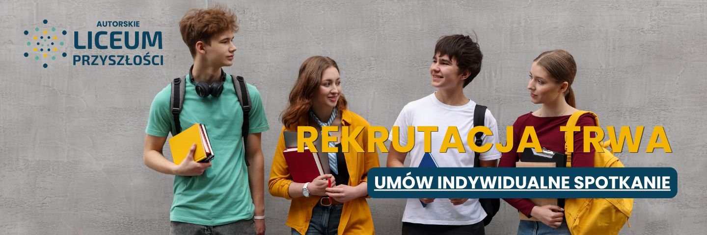 Uśmiechnięci uczniowie przed szkołą z napisem Rekrutacja trwa, umów indywidualne spotkanie w Autorskim Liceum Przyszłości